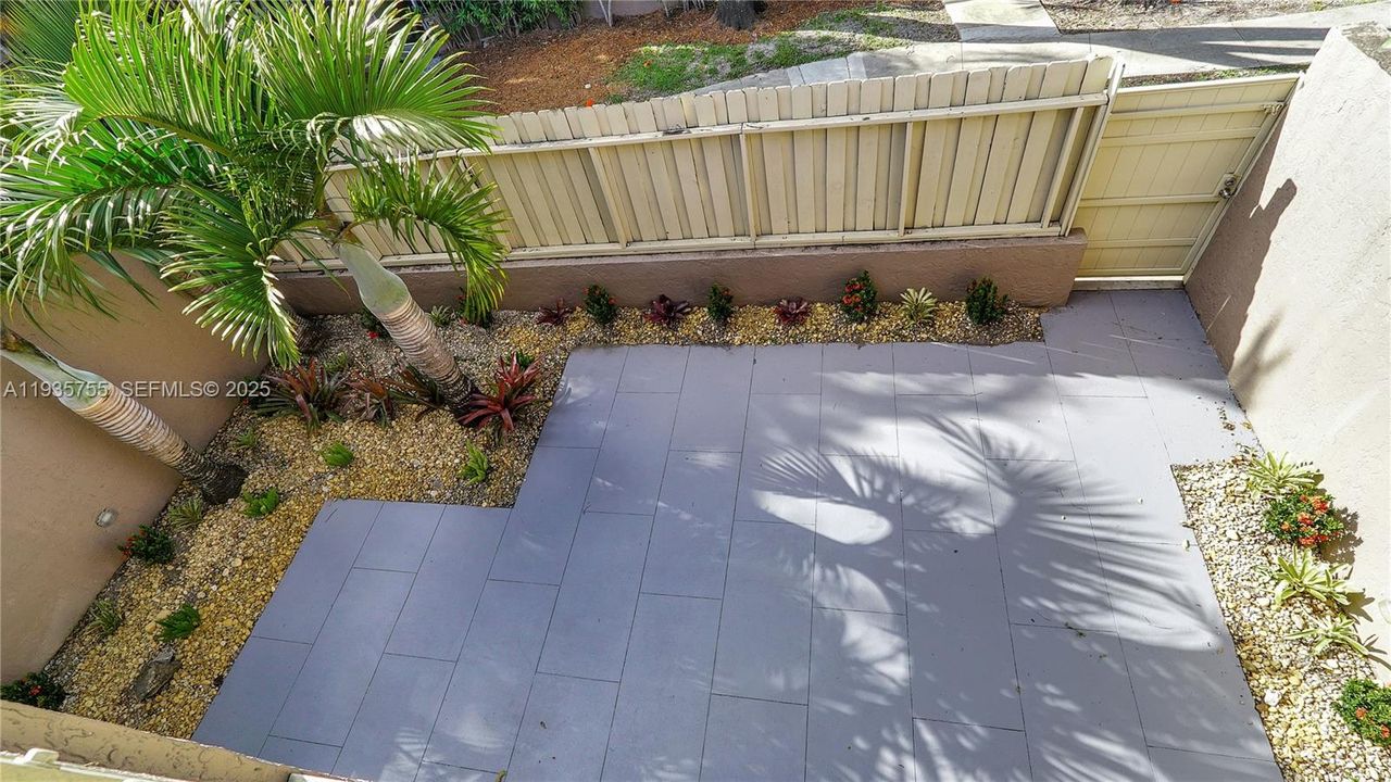 出租: $3,800 (3 贝兹, 2 浴室, 2350 平方英尺)