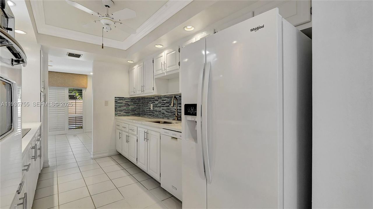 出租: $3,800 (3 贝兹, 2 浴室, 2350 平方英尺)