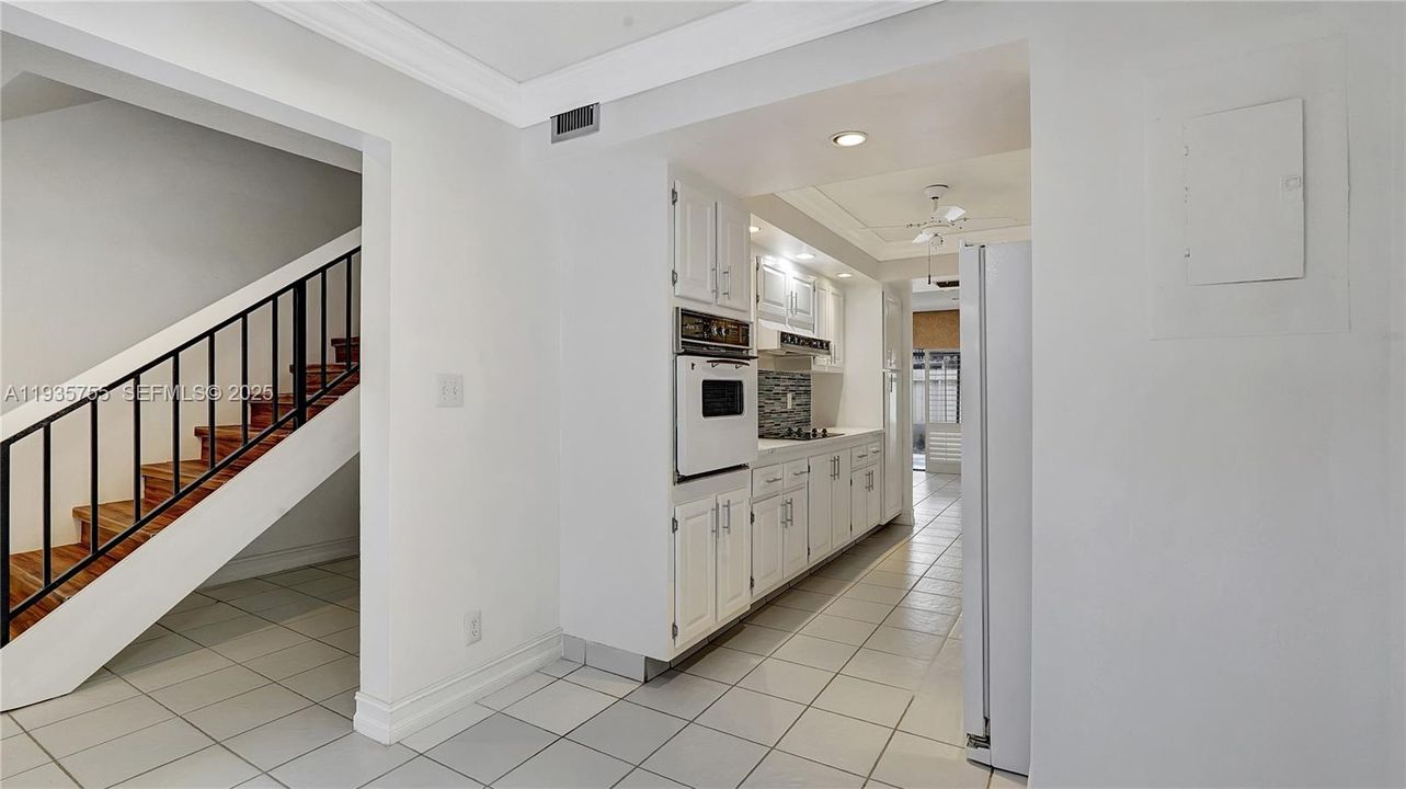 出租: $3,800 (3 贝兹, 2 浴室, 2350 平方英尺)