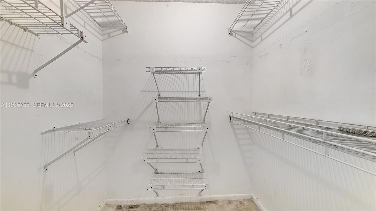 出租: $3,800 (3 贝兹, 2 浴室, 2350 平方英尺)