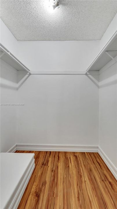 出租: $3,800 (3 贝兹, 2 浴室, 2350 平方英尺)