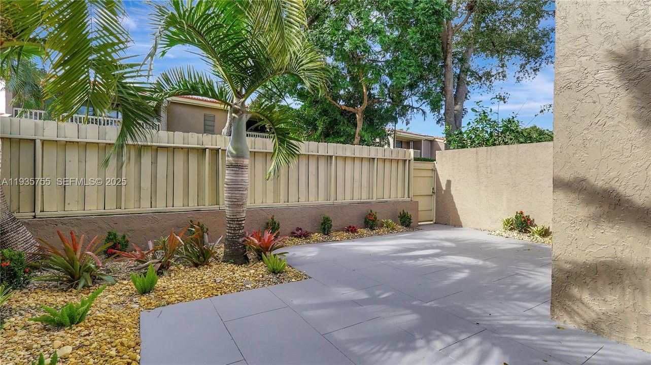 出租: $3,800 (3 贝兹, 2 浴室, 2350 平方英尺)