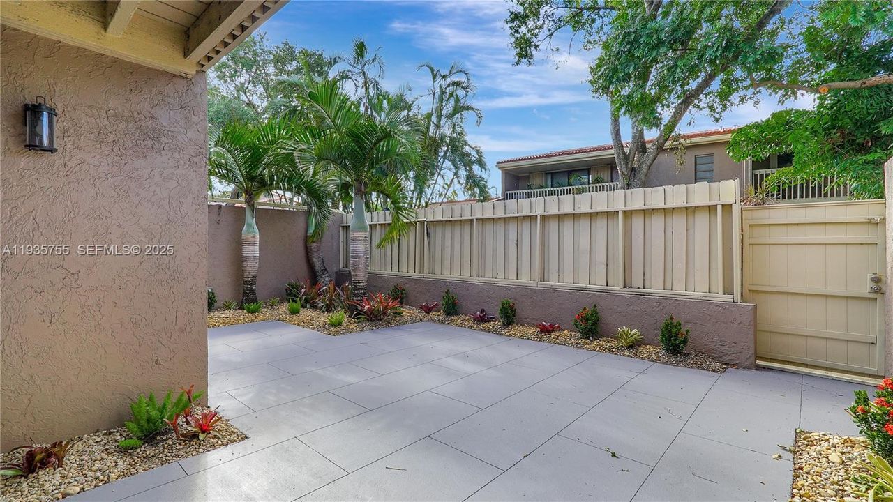 出租: $3,800 (3 贝兹, 2 浴室, 2350 平方英尺)