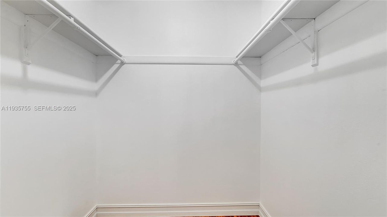 出租: $3,800 (3 贝兹, 2 浴室, 2350 平方英尺)