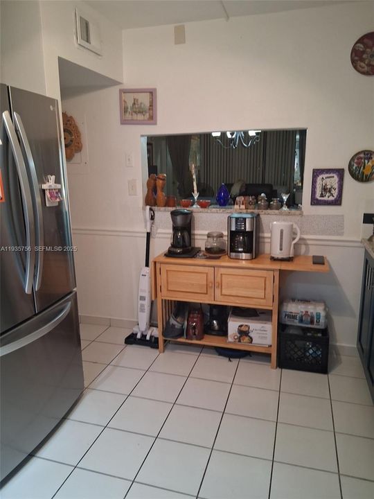 For Sale: $210,000 (2 beds, 2 baths, 1025 Square Feet)