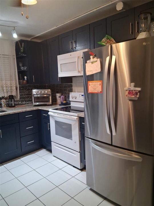 For Sale: $210,000 (2 beds, 2 baths, 1025 Square Feet)