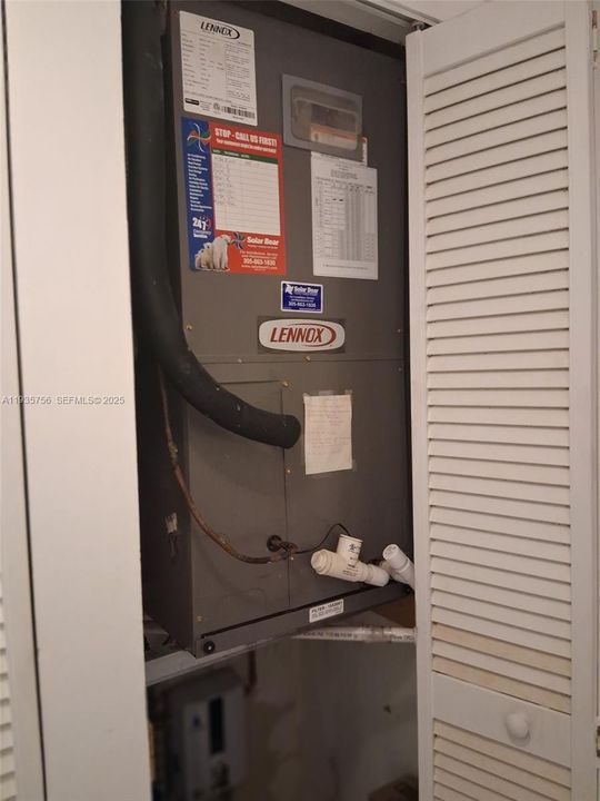 For Sale: $210,000 (2 beds, 2 baths, 1025 Square Feet)