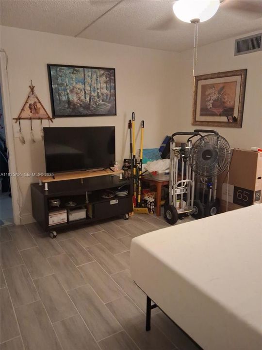 For Sale: $210,000 (2 beds, 2 baths, 1025 Square Feet)