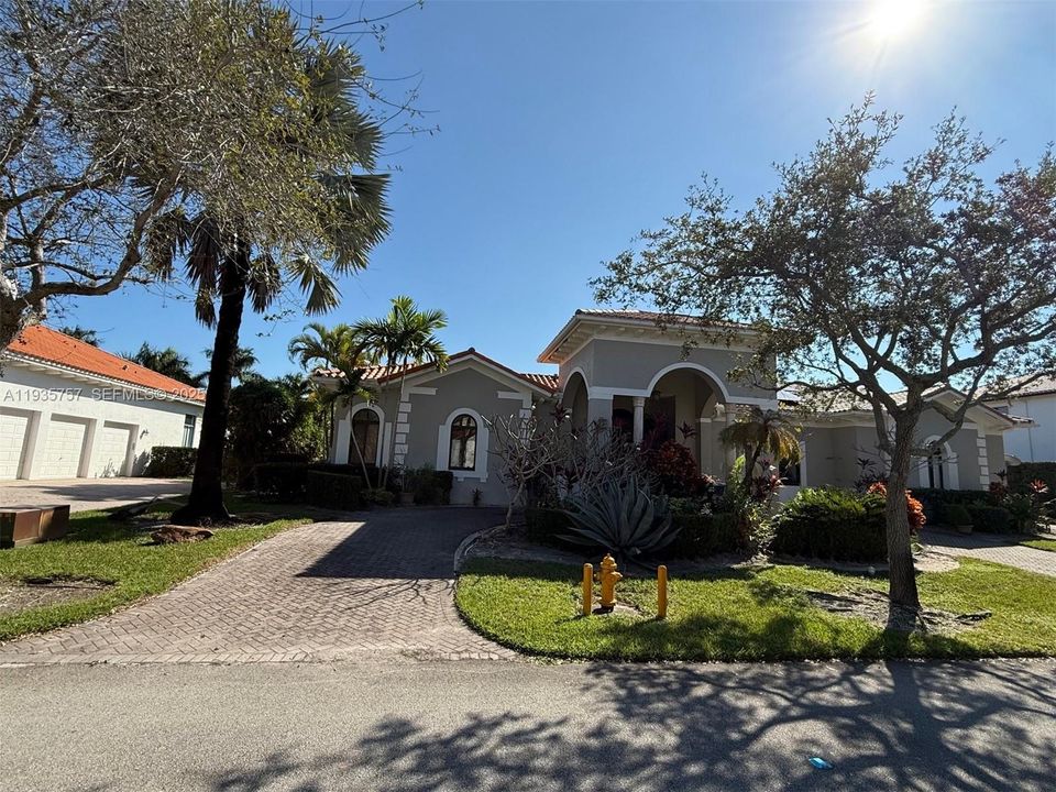 На продажу: $1,350,000 (5 спален, 4 ванн, 3717 Квадратных фут)