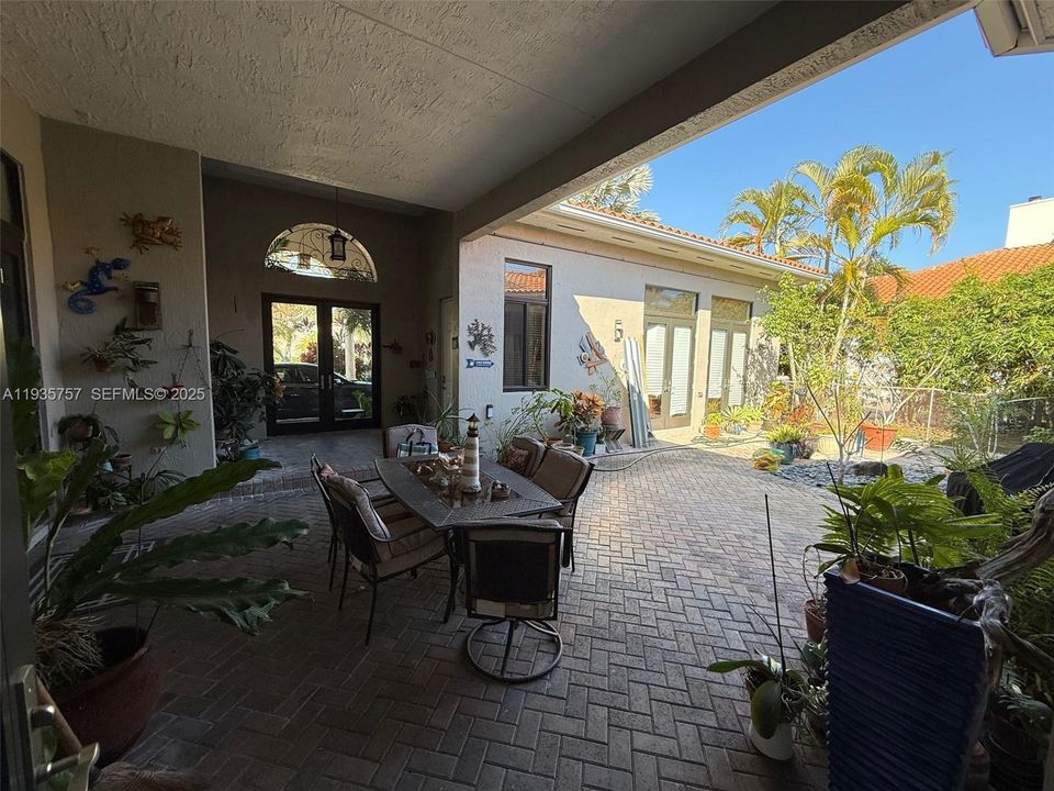 На продажу: $1,350,000 (5 спален, 4 ванн, 3717 Квадратных фут)