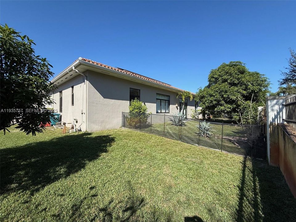 На продажу: $1,350,000 (5 спален, 4 ванн, 3717 Квадратных фут)