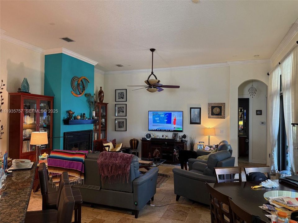 На продажу: $1,350,000 (5 спален, 4 ванн, 3717 Квадратных фут)