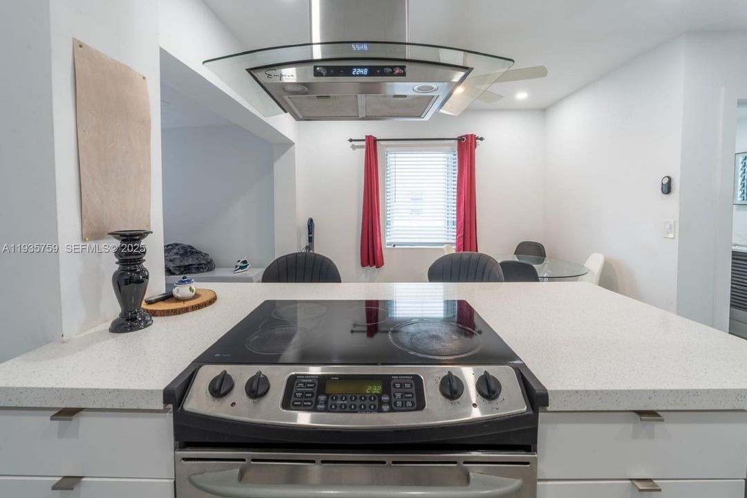 En Venta: $725,000 (3 camas, 2 baños, 1344 Pies cuadrados)