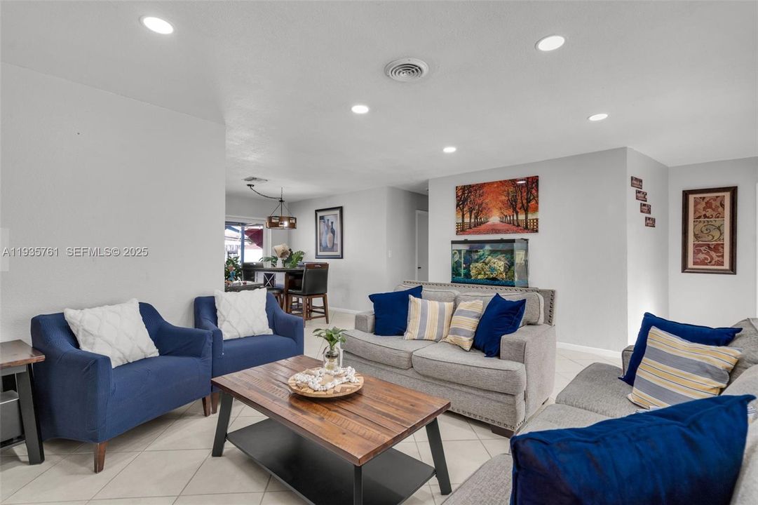 В аренду: $3,995 (3 спален, 2 ванн, 1193 Квадратных фут)