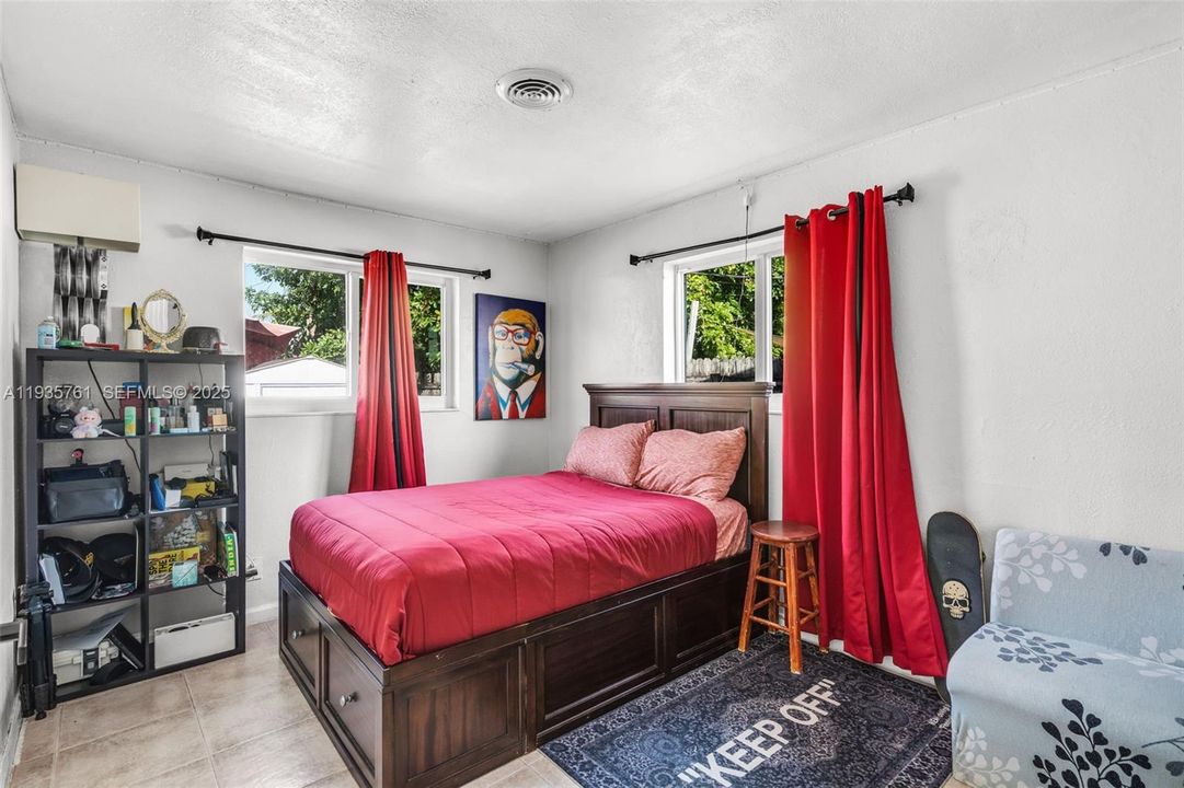 В аренду: $3,995 (3 спален, 2 ванн, 1193 Квадратных фут)