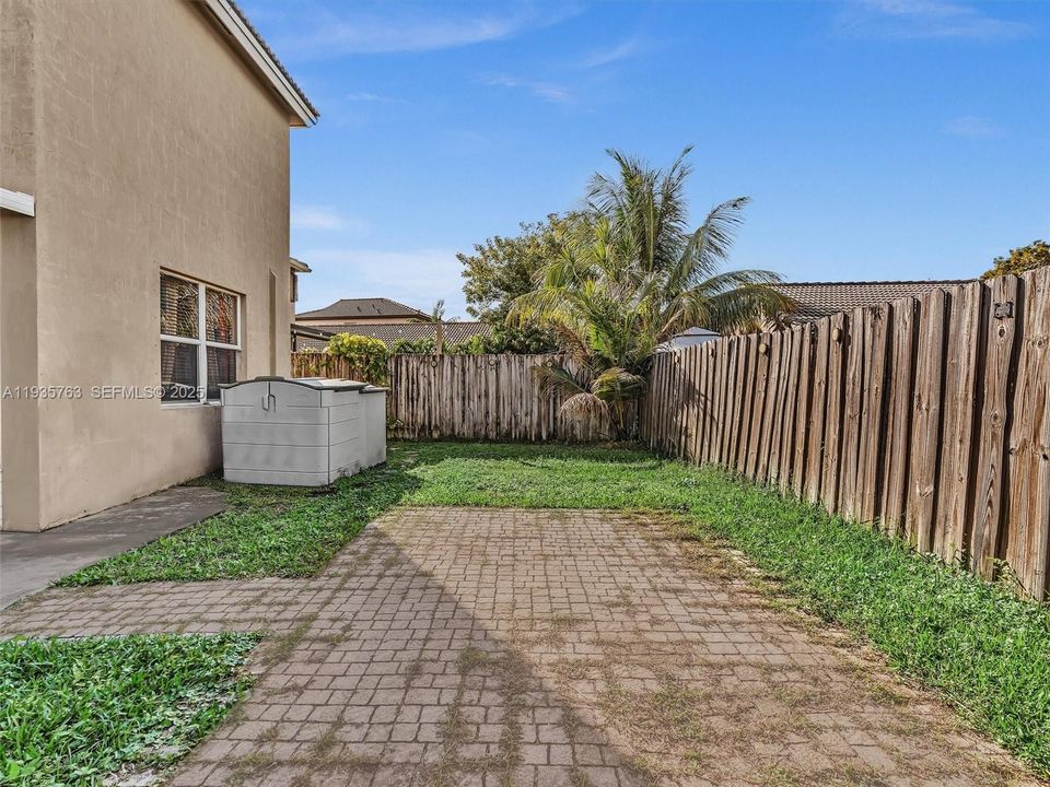 На продажу: $475,000 (4 спален, 2 ванн, 1928 Квадратных фут)