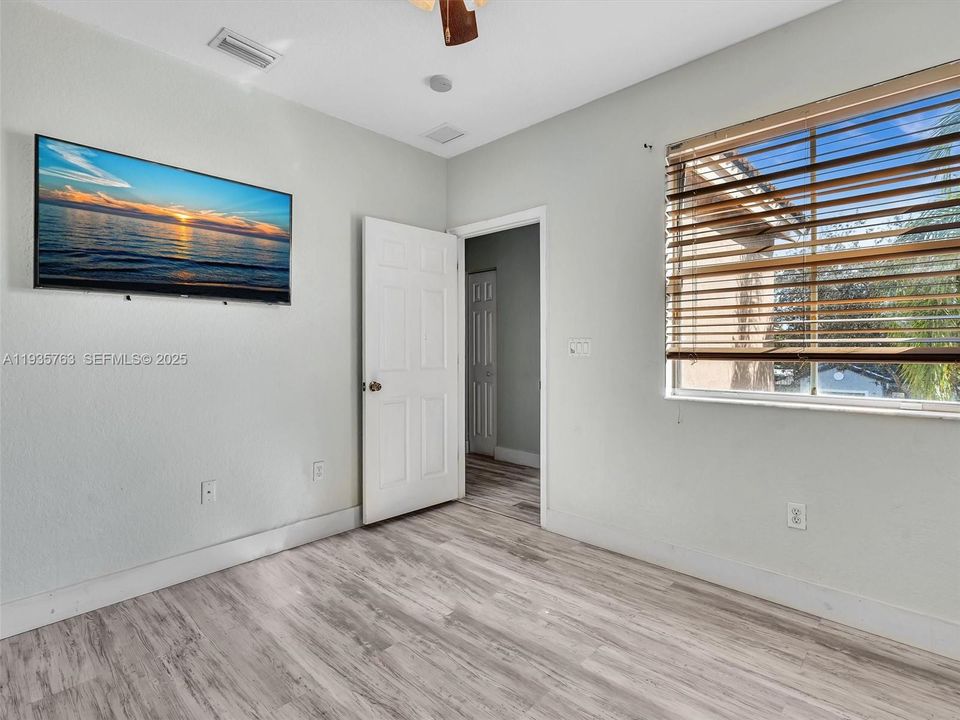 На продажу: $475,000 (4 спален, 2 ванн, 1928 Квадратных фут)