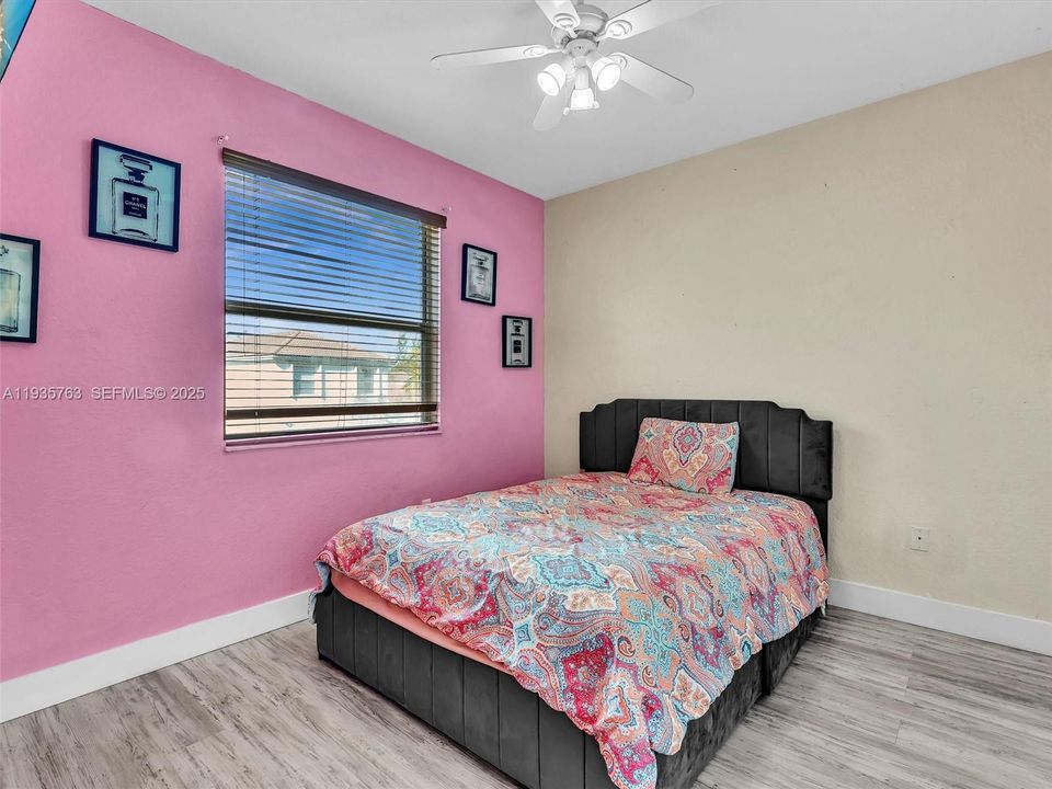 На продажу: $475,000 (4 спален, 2 ванн, 1928 Квадратных фут)