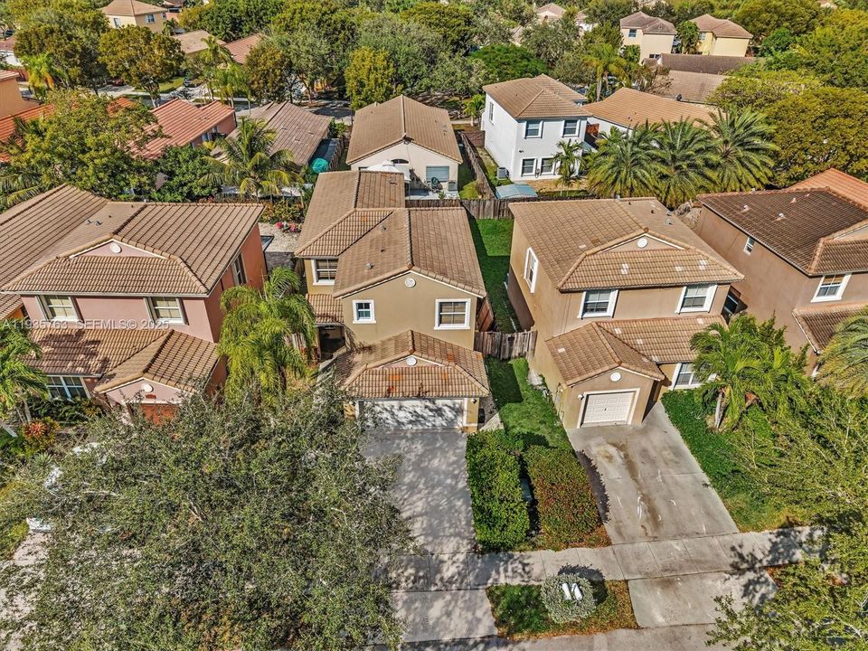 На продажу: $475,000 (4 спален, 2 ванн, 1928 Квадратных фут)