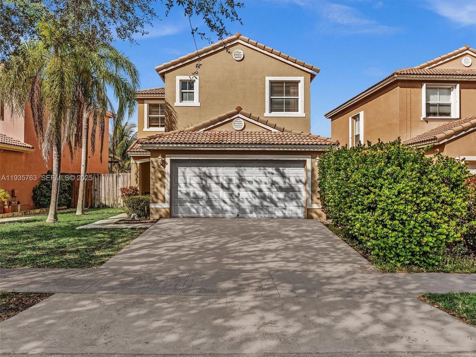 На продажу: $475,000 (4 спален, 2 ванн, 1928 Квадратных фут)