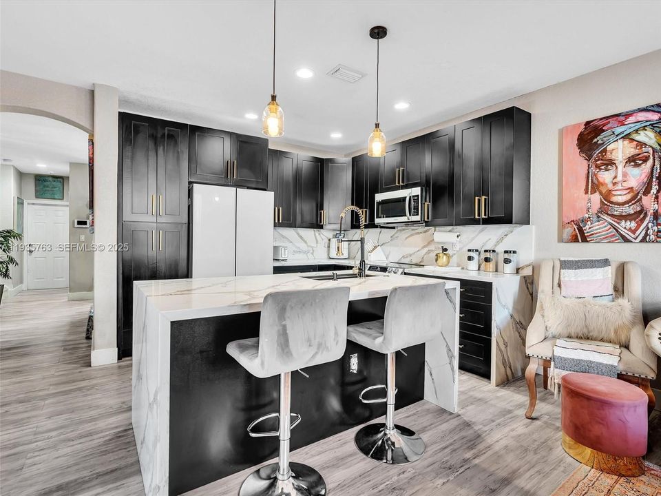 На продажу: $475,000 (4 спален, 2 ванн, 1928 Квадратных фут)