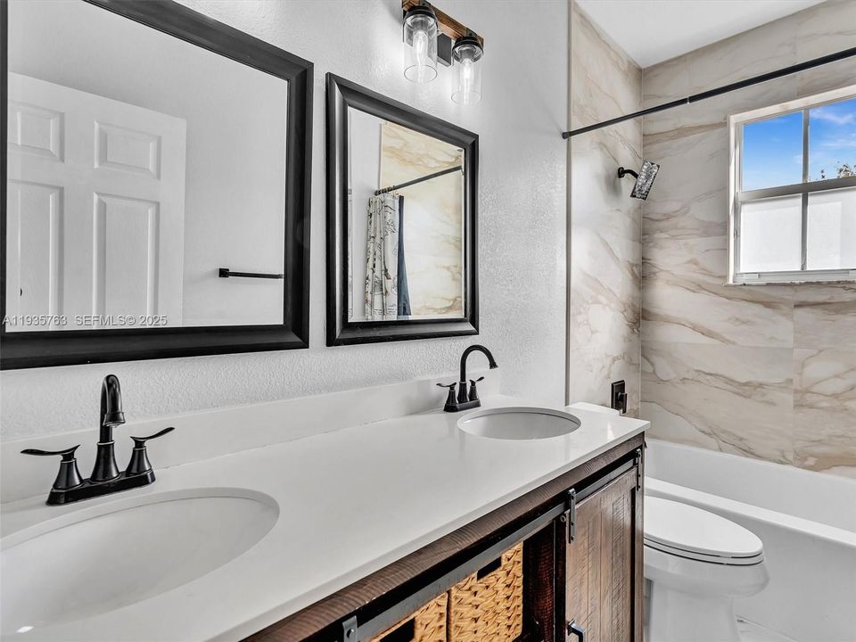 На продажу: $475,000 (4 спален, 2 ванн, 1928 Квадратных фут)