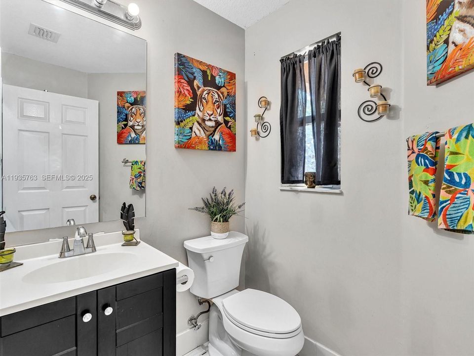 На продажу: $475,000 (4 спален, 2 ванн, 1928 Квадратных фут)