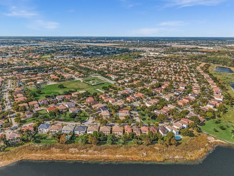 На продажу: $475,000 (4 спален, 2 ванн, 1928 Квадратных фут)