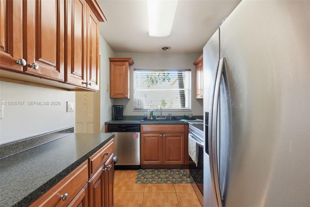 For Sale: $349,900 (2 beds, 1 baths, 1024 Square Feet)