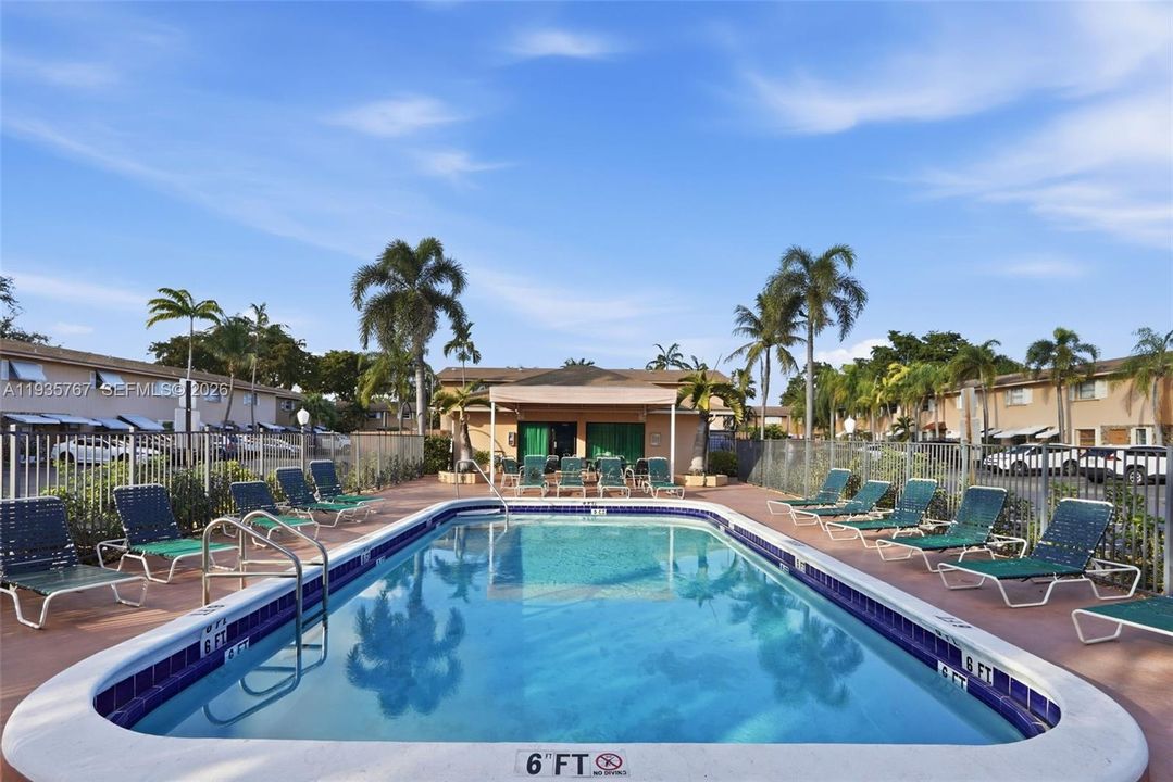 For Sale: $349,900 (2 beds, 1 baths, 1024 Square Feet)