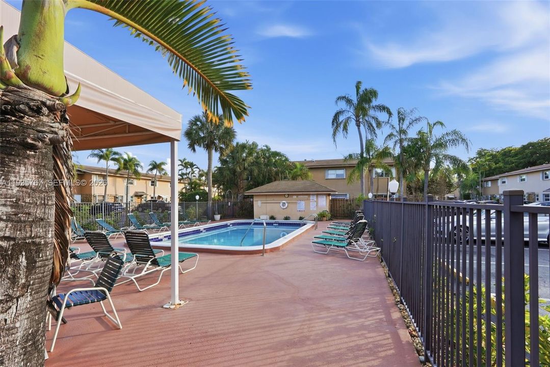 For Sale: $349,900 (2 beds, 1 baths, 1024 Square Feet)