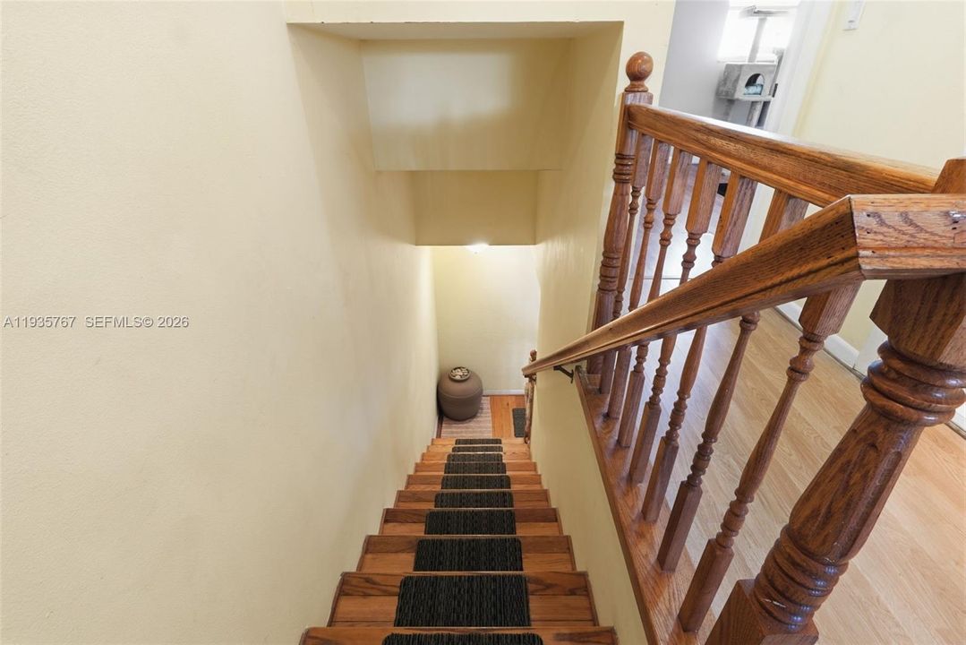 For Sale: $349,900 (2 beds, 1 baths, 1024 Square Feet)