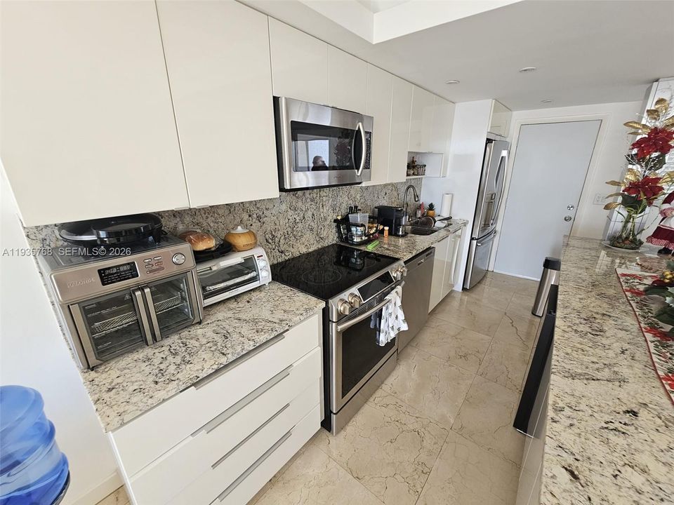 В аренду: $2,300 (1 спален, 1 ванн, 768 Квадратных фут)