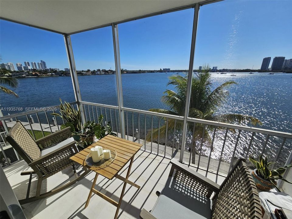 В аренду: $2,300 (1 спален, 1 ванн, 768 Квадратных фут)