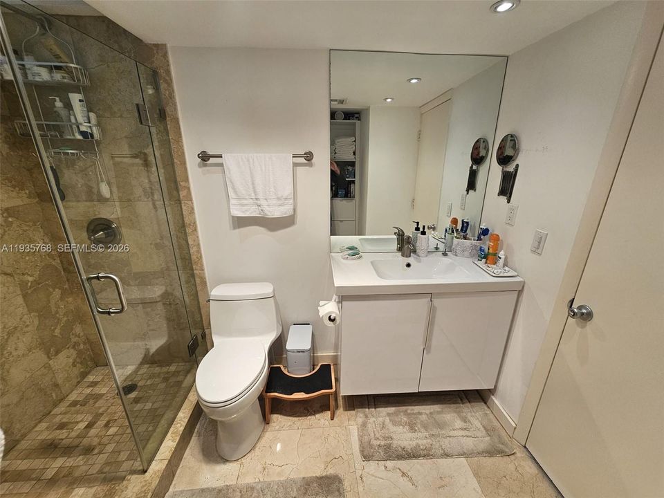 В аренду: $2,300 (1 спален, 1 ванн, 768 Квадратных фут)