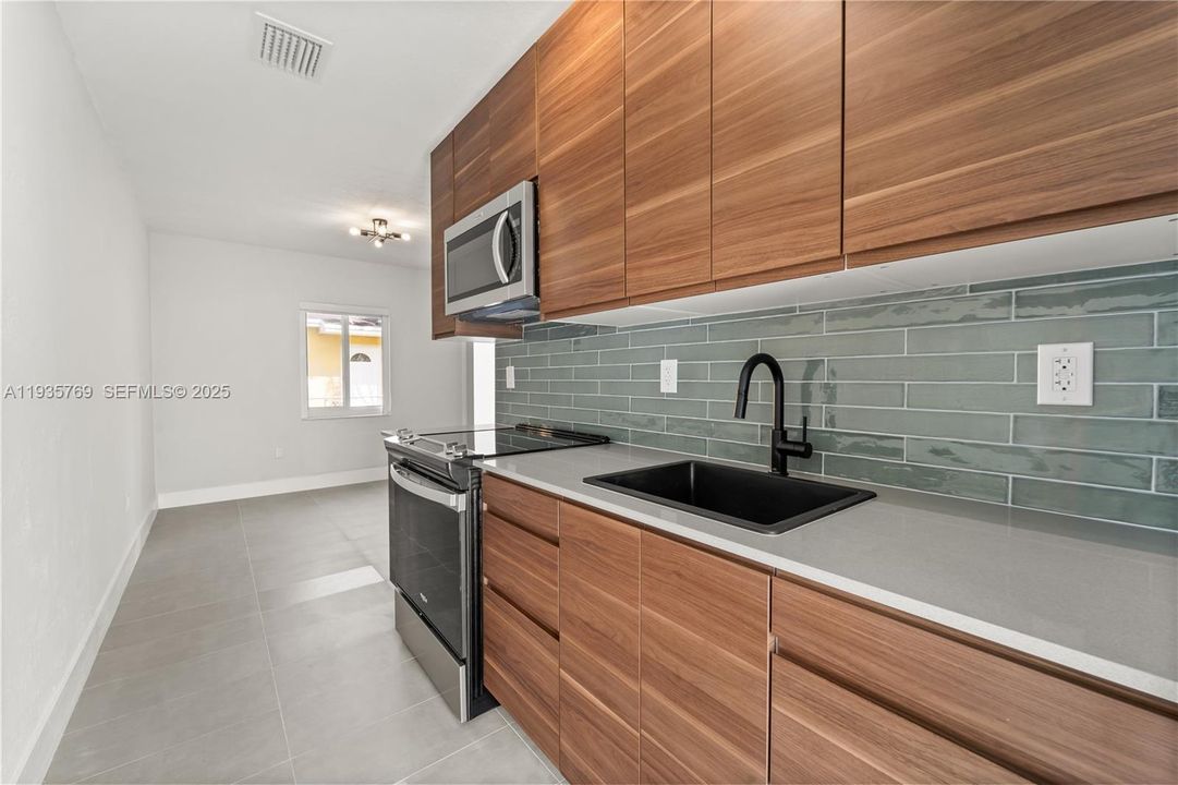 出租: $3,550 (3 贝兹, 2 浴室, 1644 平方英尺)