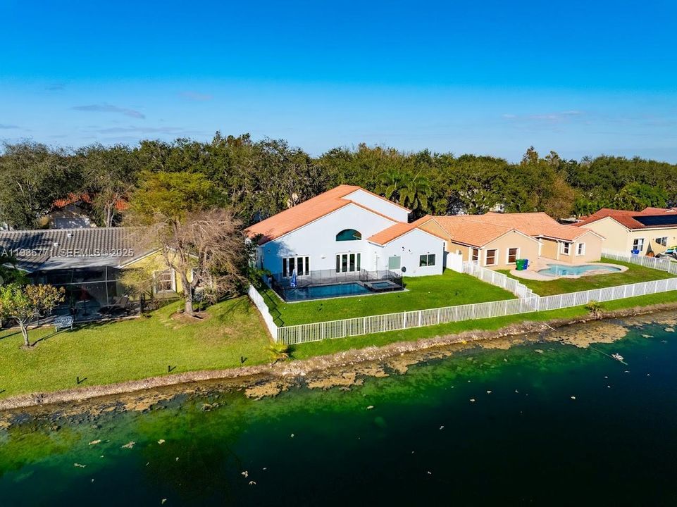 For Sale: $1,100,000 (4 beds, 2 baths, 2378 Square Feet)