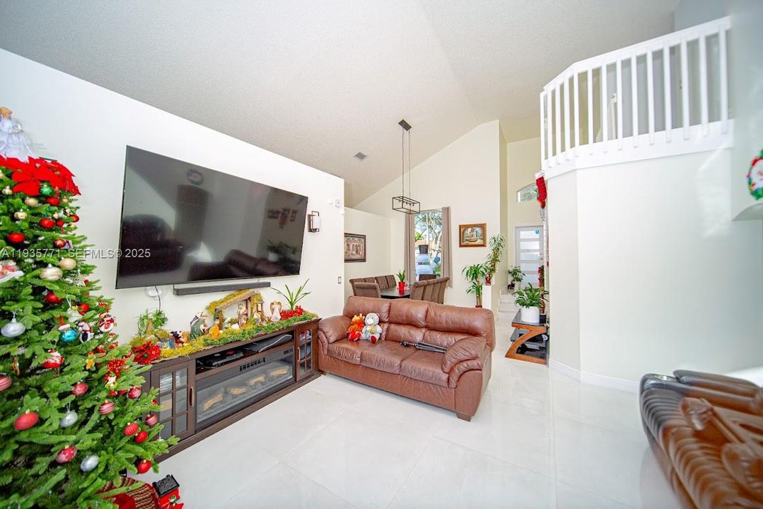 For Sale: $1,100,000 (4 beds, 2 baths, 2378 Square Feet)