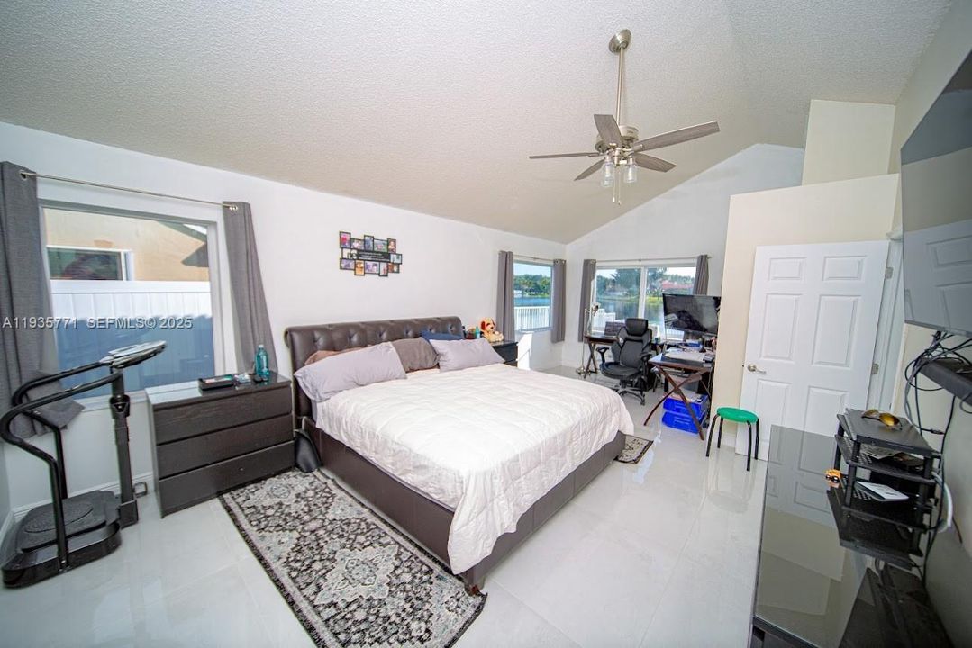 For Sale: $1,100,000 (4 beds, 2 baths, 2378 Square Feet)