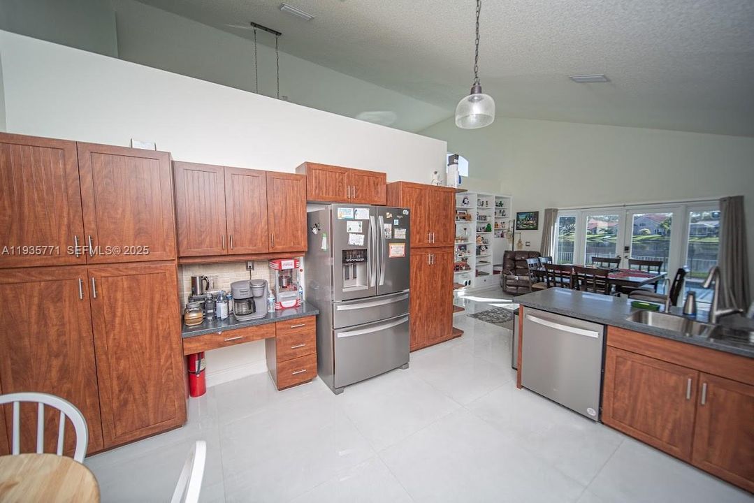 For Sale: $1,100,000 (4 beds, 2 baths, 2378 Square Feet)