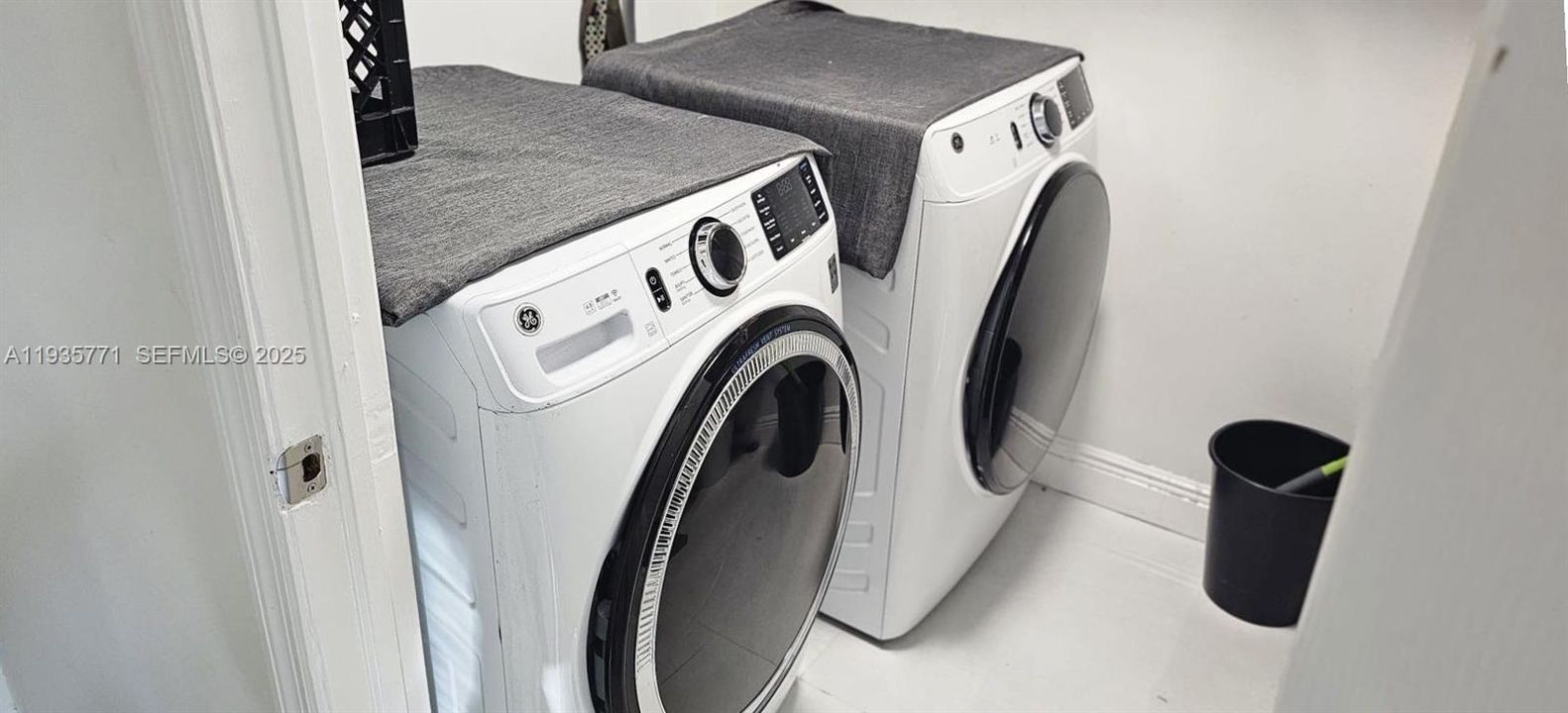 На продажу: $1,100,000 (4 спален, 2 ванн, 2378 Квадратных фут)