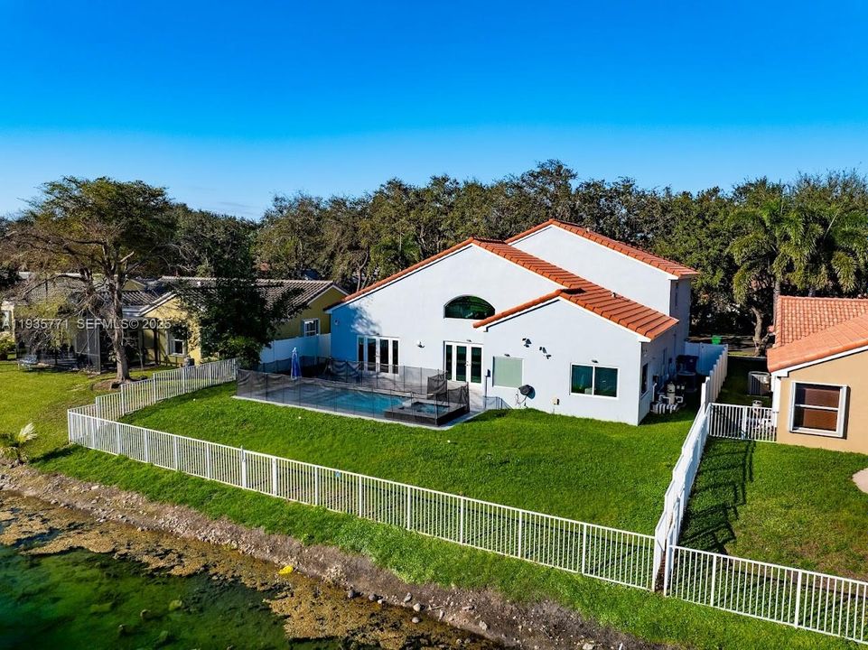 For Sale: $1,100,000 (4 beds, 2 baths, 2378 Square Feet)