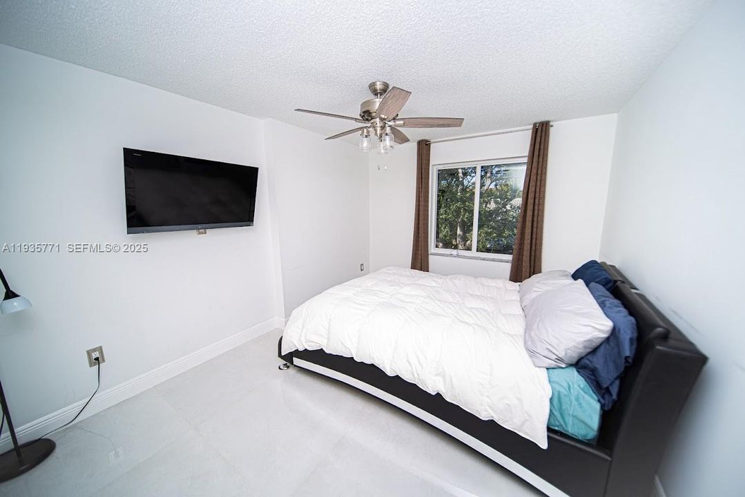 For Sale: $1,100,000 (4 beds, 2 baths, 2378 Square Feet)