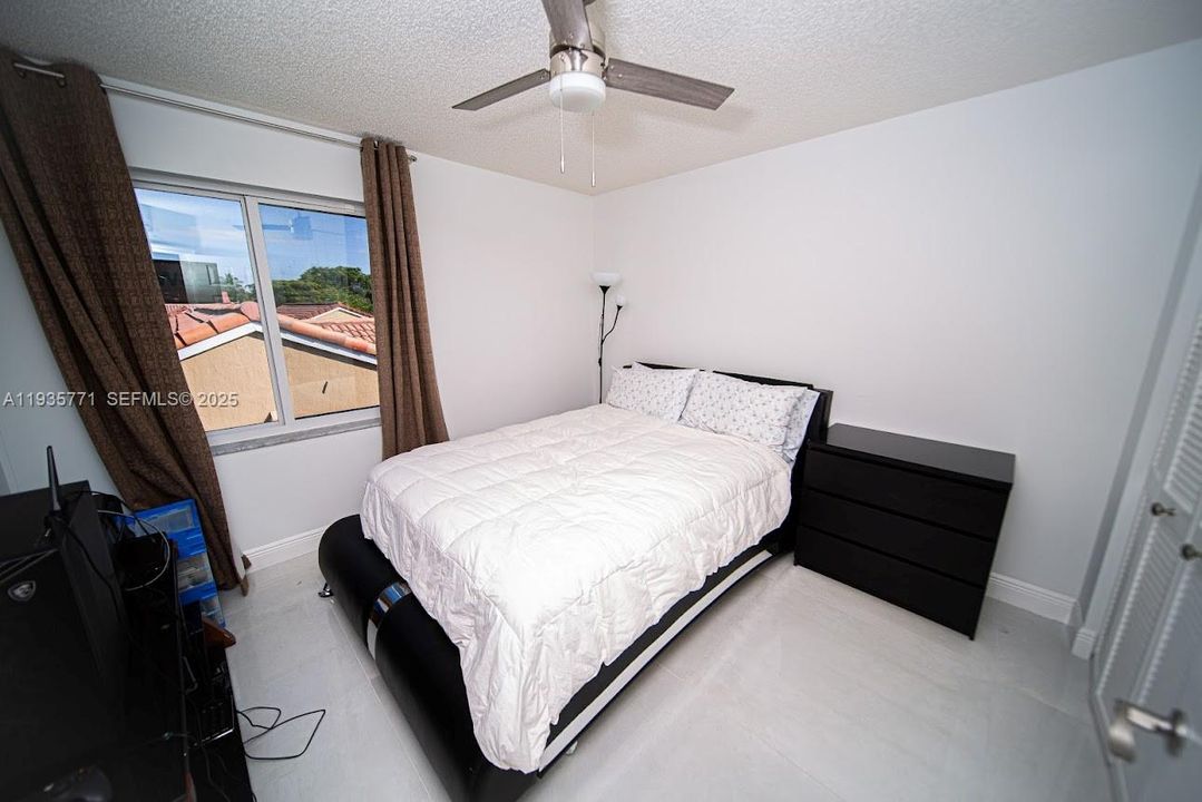 For Sale: $1,100,000 (4 beds, 2 baths, 2378 Square Feet)