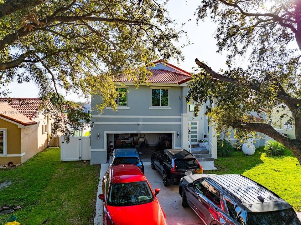 For Sale: $1,100,000 (4 beds, 2 baths, 2378 Square Feet)