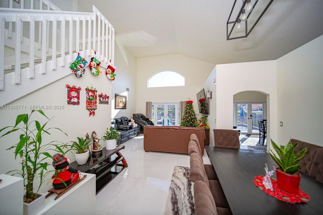 For Sale: $1,100,000 (4 beds, 2 baths, 2378 Square Feet)
