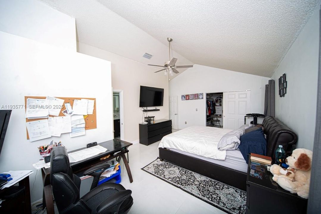 For Sale: $1,100,000 (4 beds, 2 baths, 2378 Square Feet)