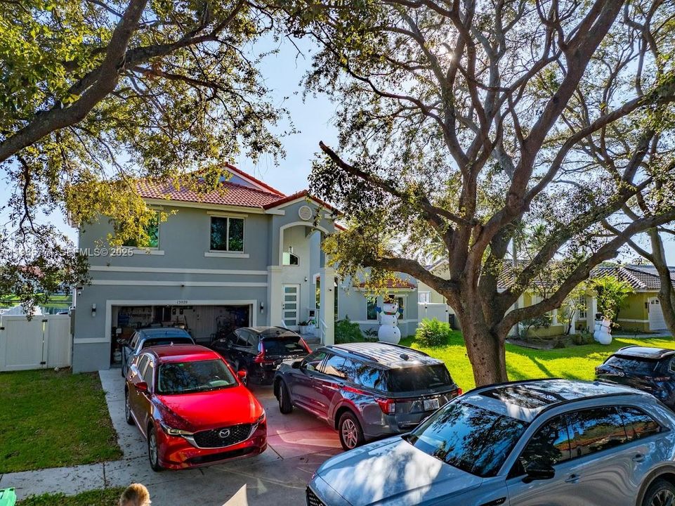 For Sale: $1,100,000 (4 beds, 2 baths, 2378 Square Feet)