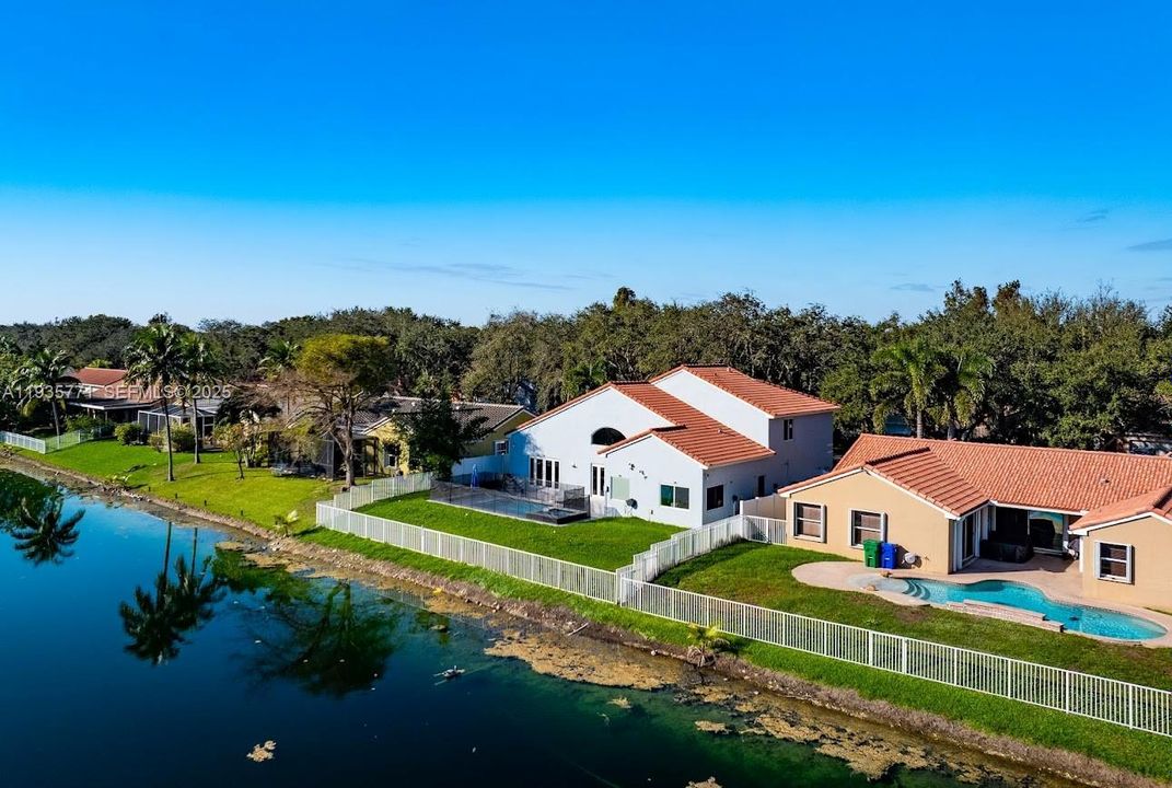 For Sale: $1,100,000 (4 beds, 2 baths, 2378 Square Feet)