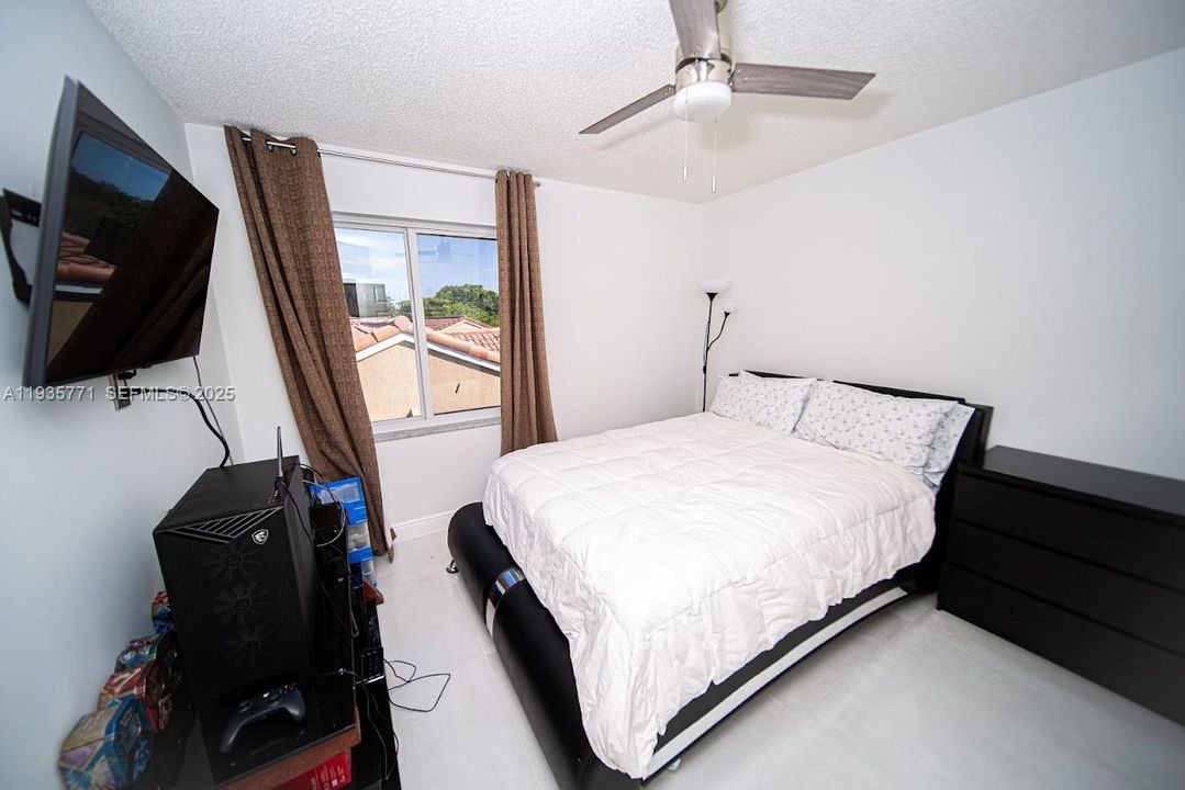 For Sale: $1,100,000 (4 beds, 2 baths, 2378 Square Feet)